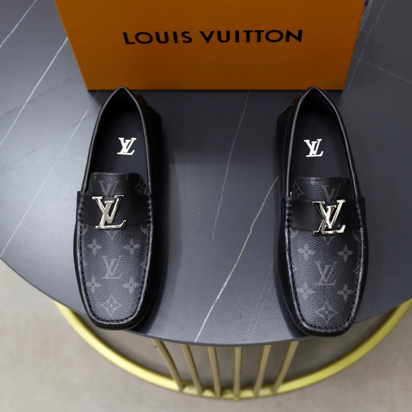 Ex-factory price: 480💰【LV】Louis Vuitton ⚠️High-end men’s driving and pedal series ⚠️38-44 (customized for 45) ⚠️All original cowhide leather! Thick and soft! Made entirely of calfskin lining! Rubber sheet anti-slip beanie sole! Three-dimensional package technology! Fashionable and classic! Handicrafts! Original high quality! Feel free to compare!